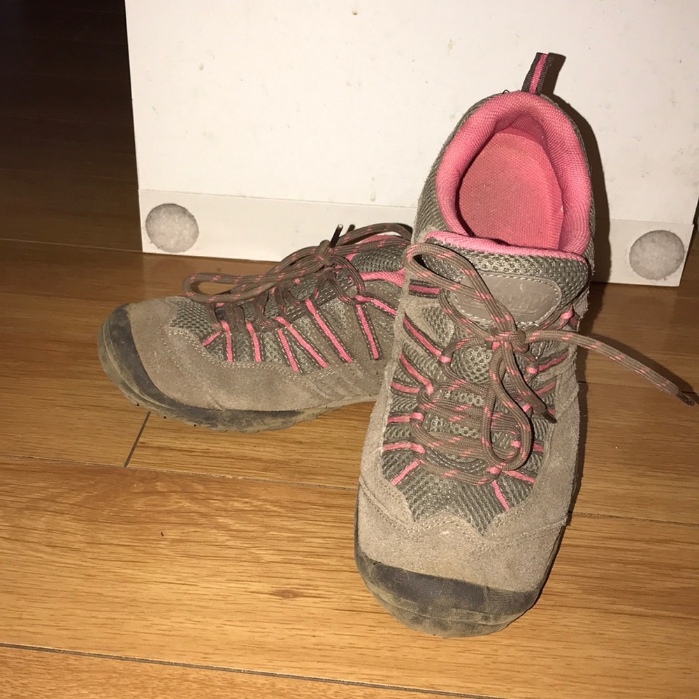 hiking shoes for woman